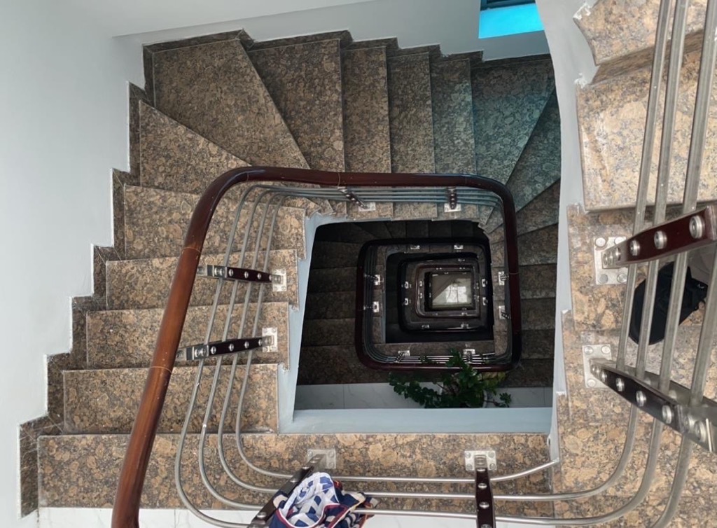 Bán nhà Kim Giang - diện tích 117m2 7 tầng - ô tô tải tránh - giá 50 tỷ