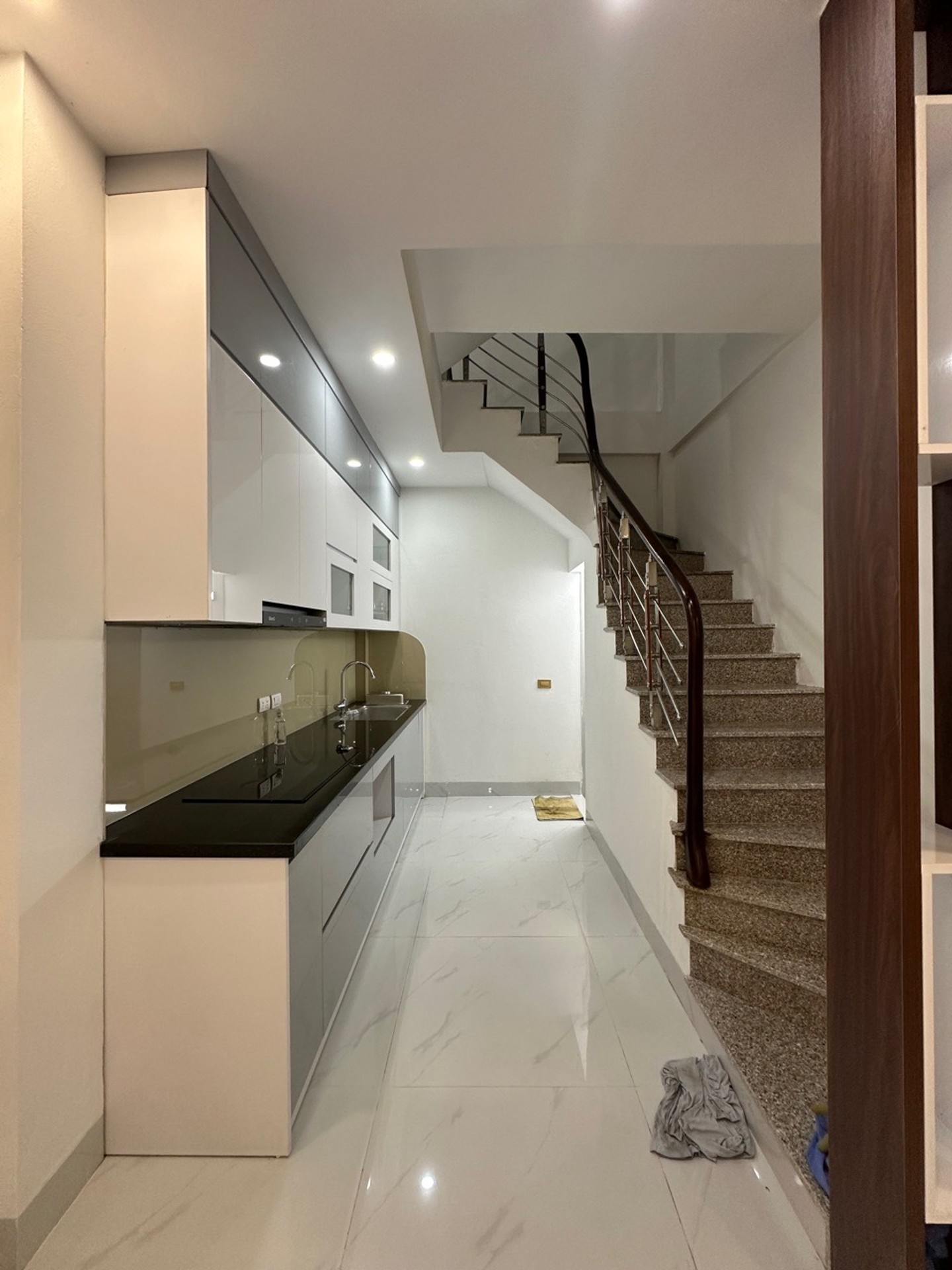 Bán nhà Hoàng Văn Thái - diện tích 30m2 6 tầng - nhà đẹp hiếm có - giá 12,8 tỷ