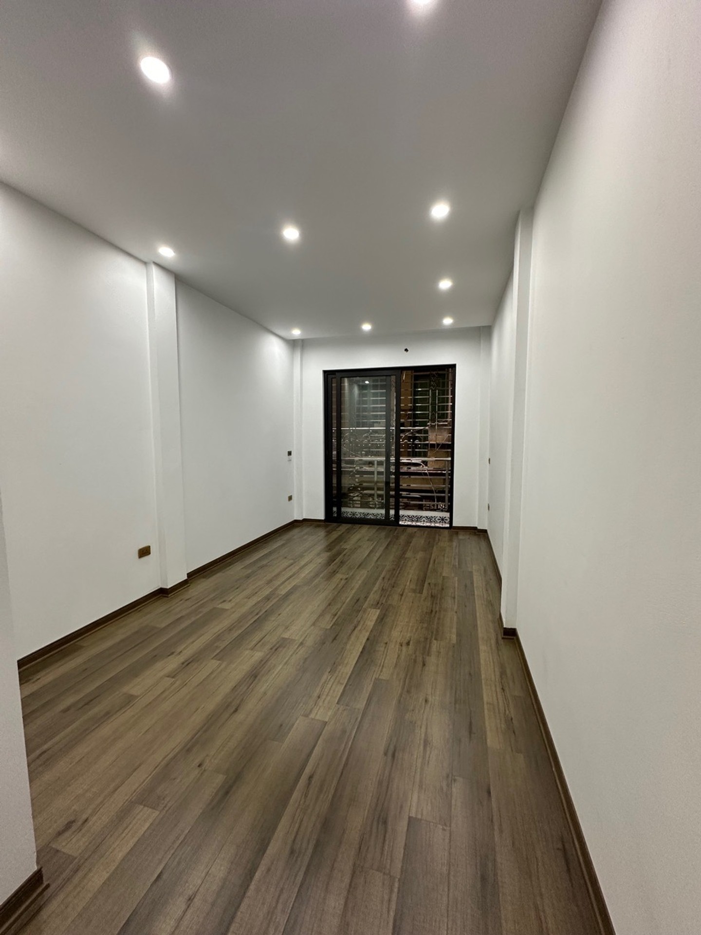 Bán nhà Hoàng Văn Thái - diện tích 30m2 6 tầng - nhà đẹp hiếm có - giá 12,8 tỷ