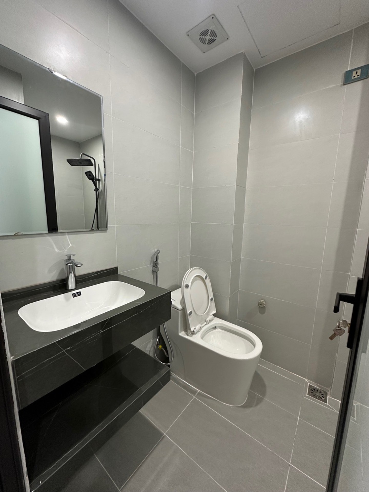 Bán nhà Hoàng Văn Thái - diện tích 30m2 6 tầng - nhà đẹp hiếm có - giá 12,8 tỷ