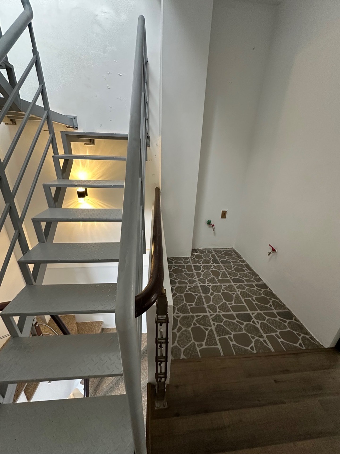 Bán nhà Hoàng Văn Thái - diện tích 30m2 6 tầng - nhà đẹp hiếm có - giá 12,8 tỷ