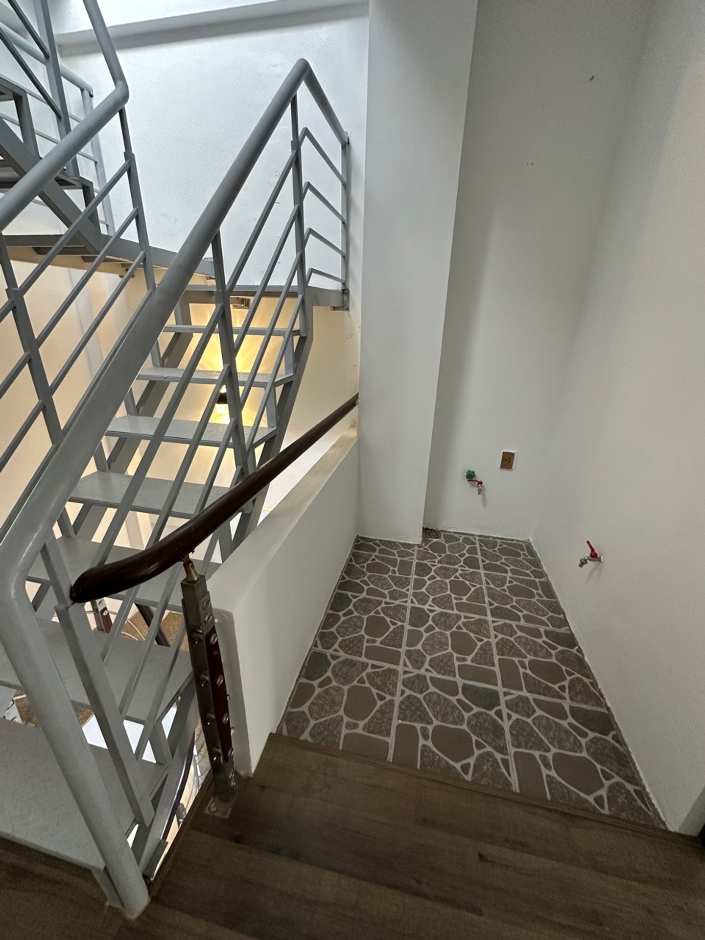 Bán nhà Hoàng Văn Thái - diện tích 30m2 6 tầng - nhà đẹp hiếm có - giá 12,8 tỷ
