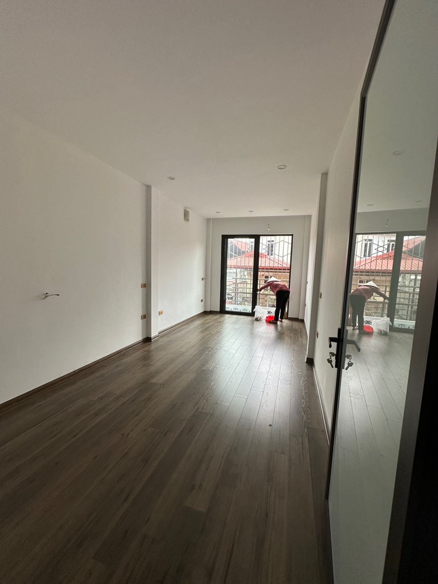 Bán nhà Hoàng Văn Thái - diện tích 30m2 6 tầng - nhà đẹp hiếm có - giá 12,8 tỷ