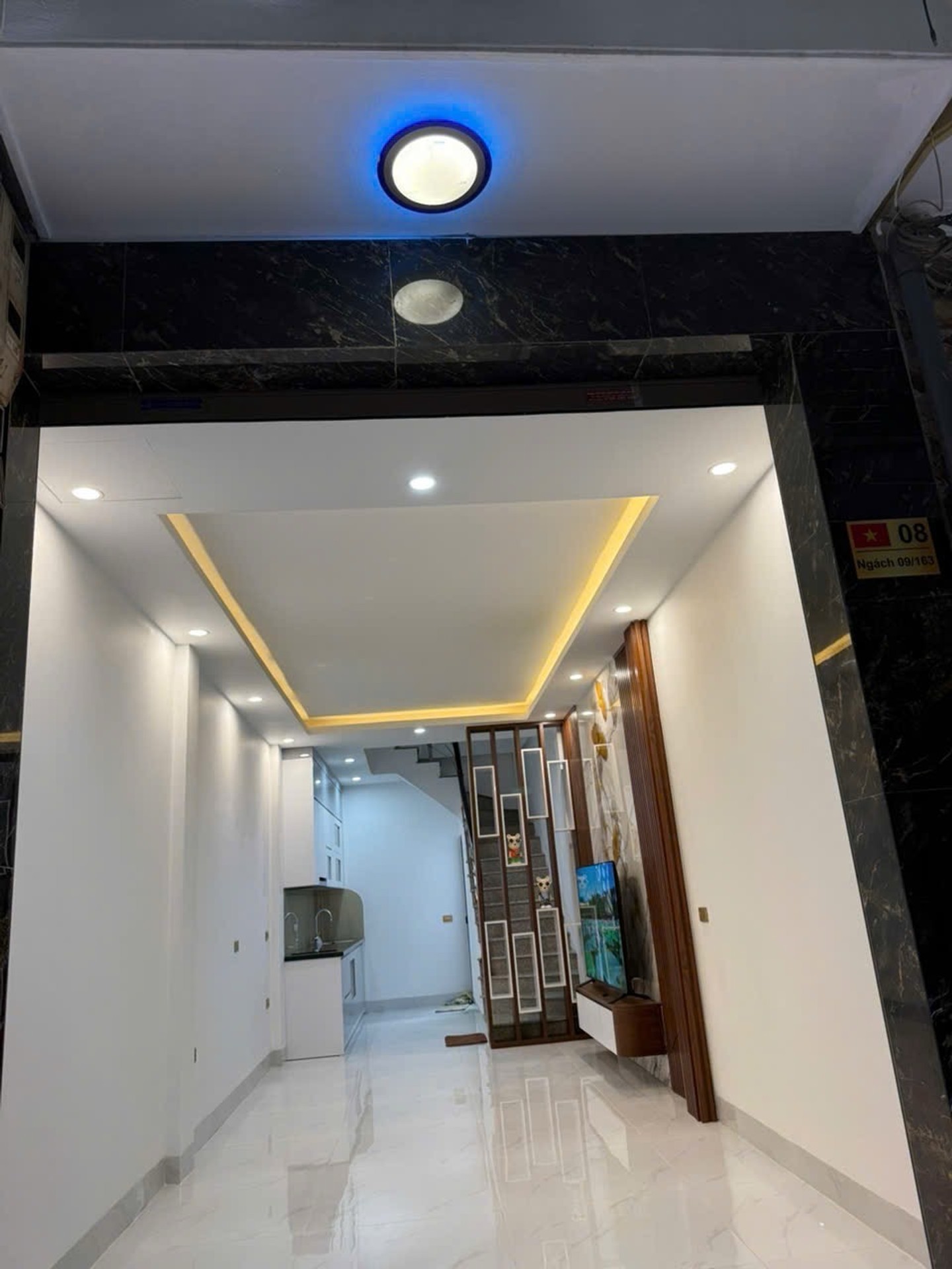 Bán nhà Hoàng Văn Thái - diện tích 30m2 6 tầng - nhà đẹp hiếm có - giá 12,8 tỷ