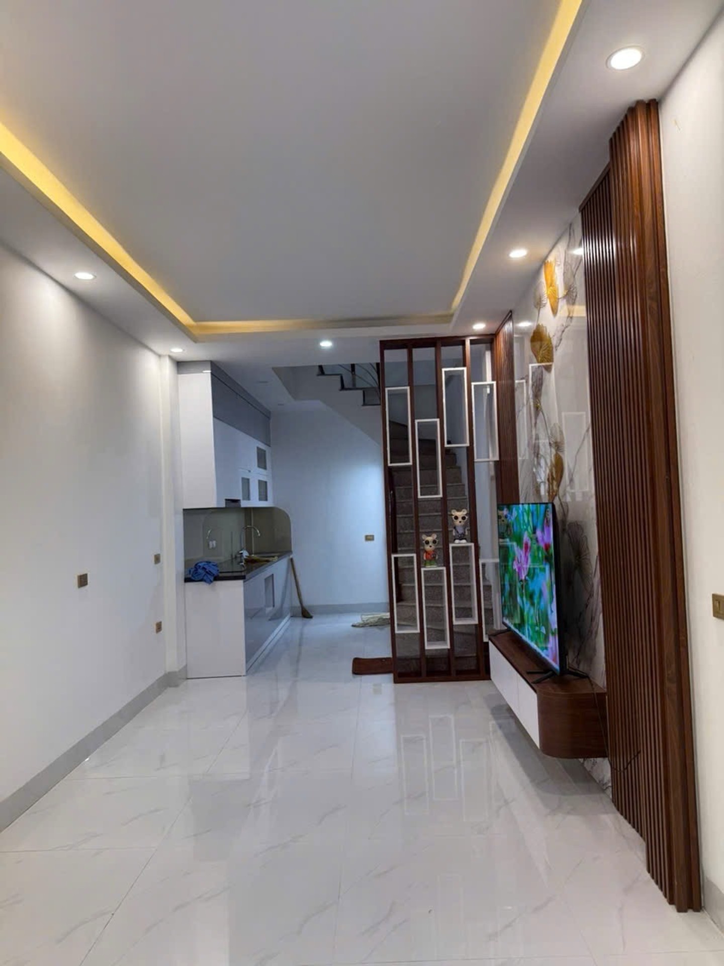 Bán nhà Hoàng Văn Thái - diện tích 30m2 6 tầng - nhà đẹp hiếm có - giá 12,8 tỷ