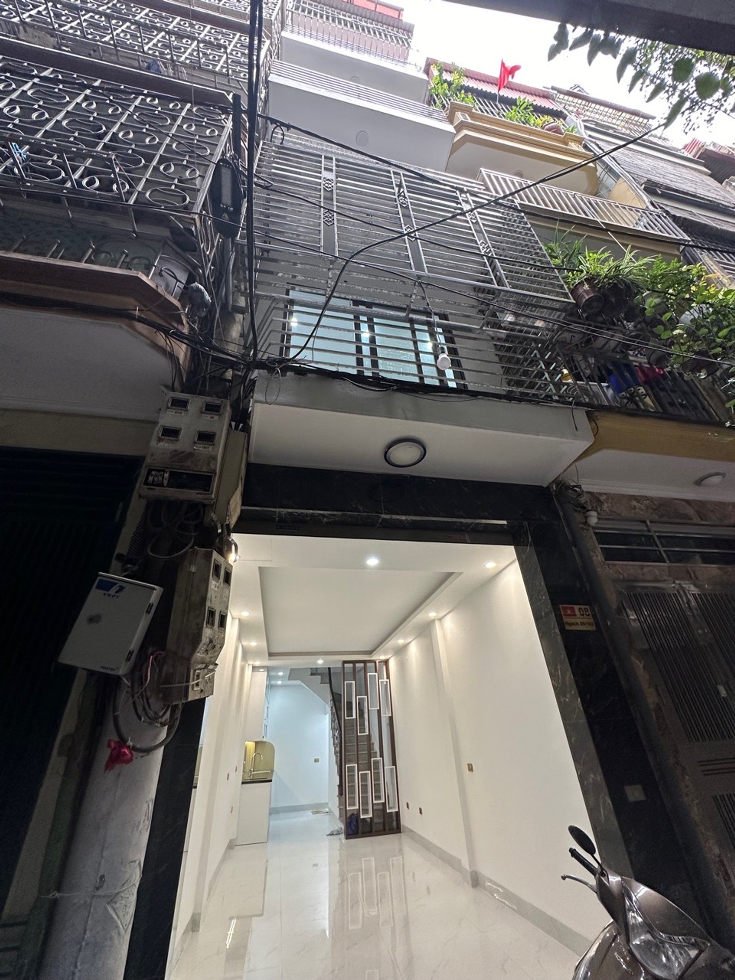 Bán nhà Hoàng Văn Thái - diện tích 30m2 6 tầng - nhà đẹp hiếm có - giá 12,8 tỷ