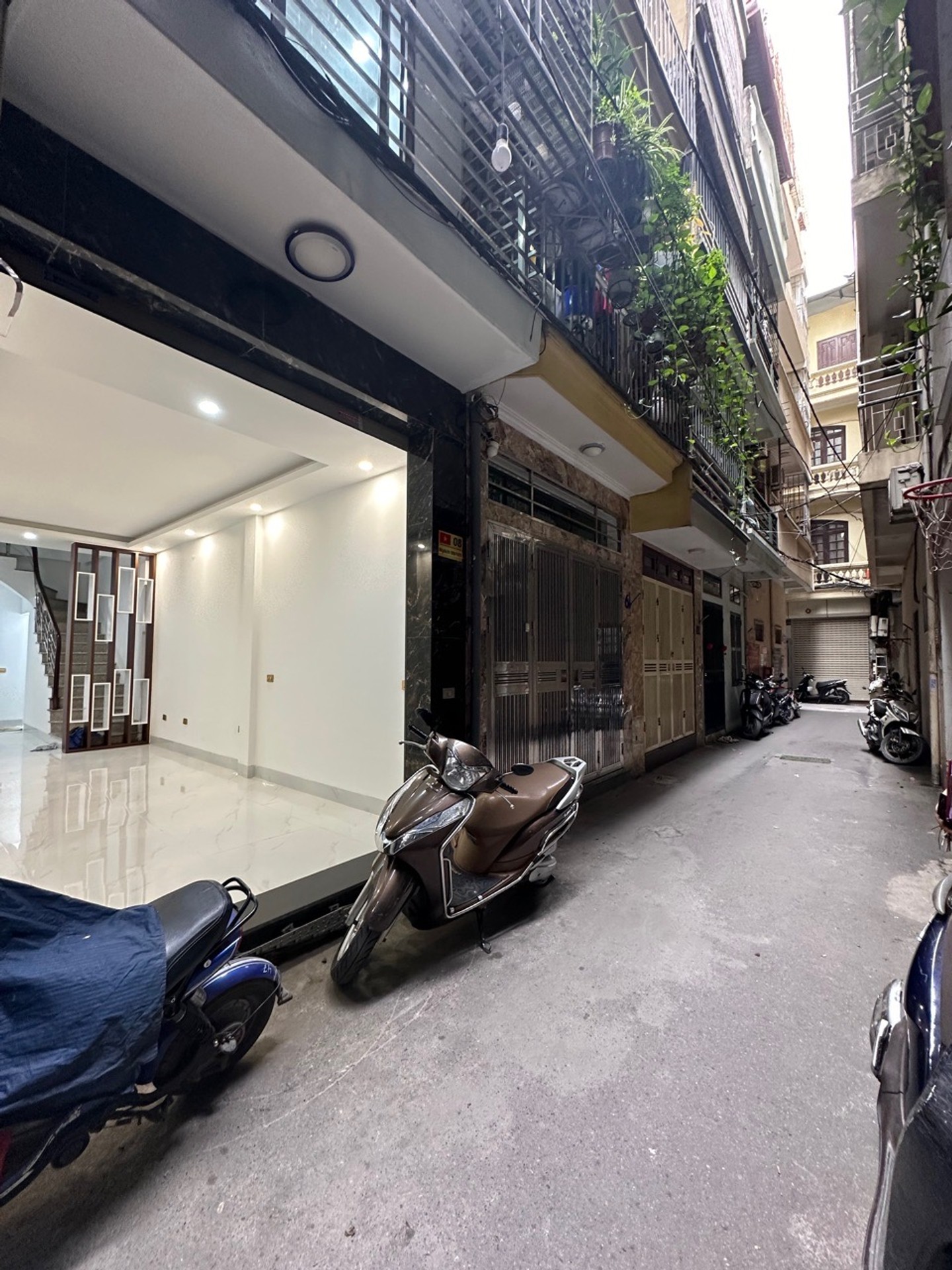 Bán nhà Hoàng Văn Thái - diện tích 30m2 6 tầng - nhà đẹp hiếm có - giá 12,8 tỷ