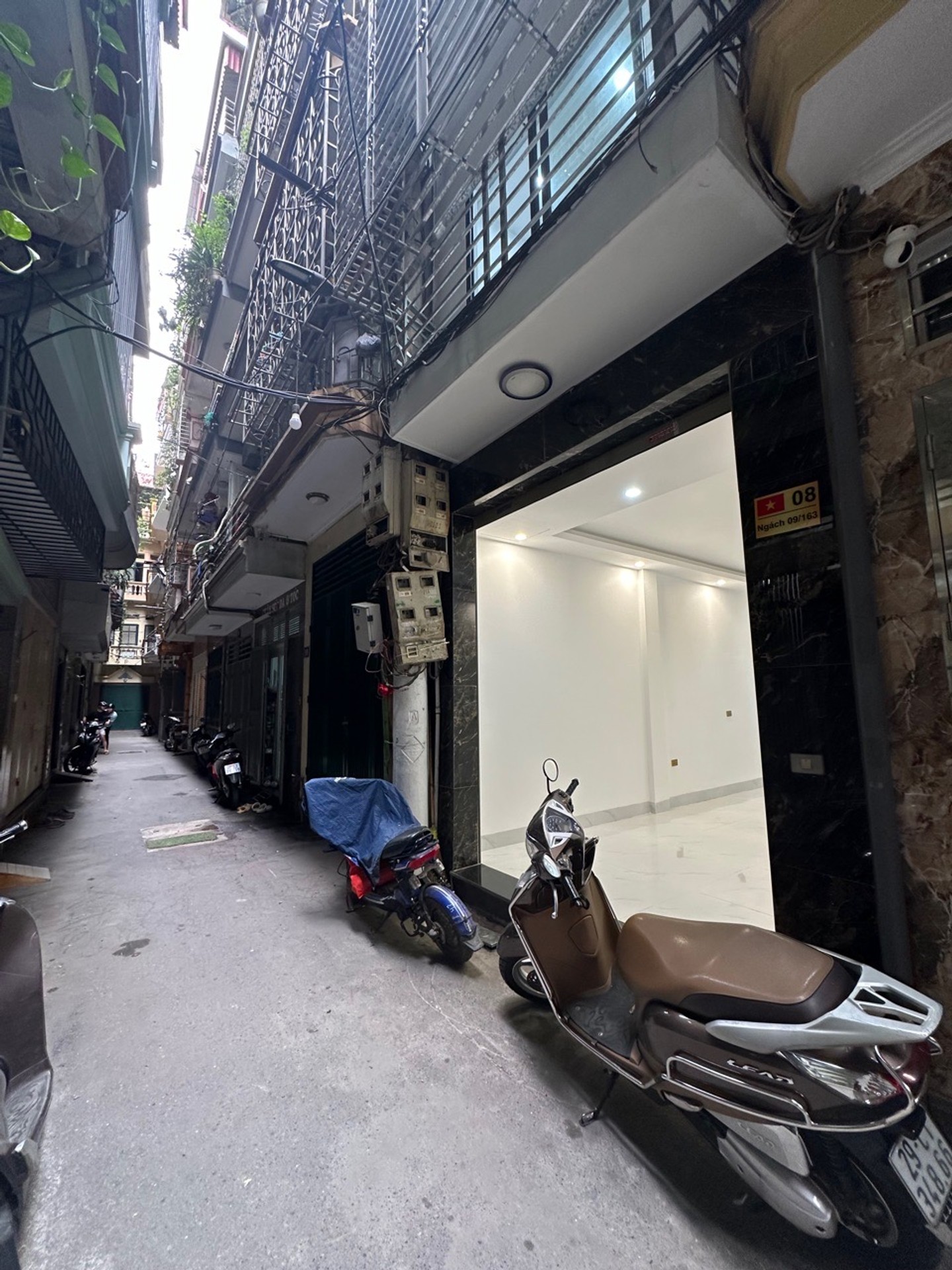 Bán nhà Hoàng Văn Thái - diện tích 30m2 6 tầng - nhà đẹp hiếm có - giá 12,8 tỷ
