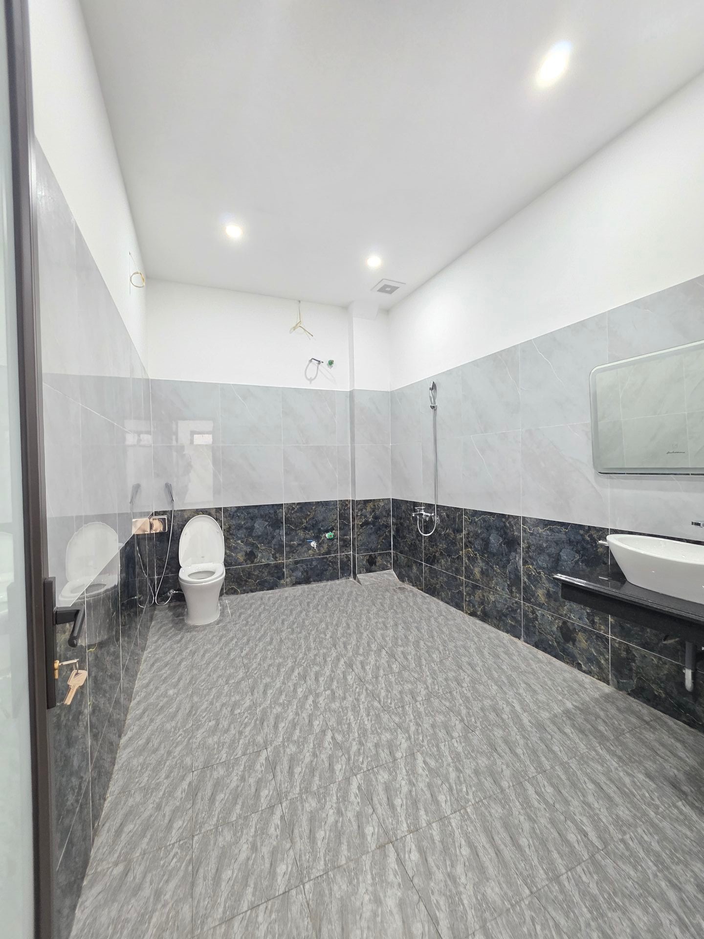 Bán nhà Hai Bà Trưng - diện tích 39m2 5 tầng - Lô góc 2 mặt thoáng - giá 7,8 tỷ