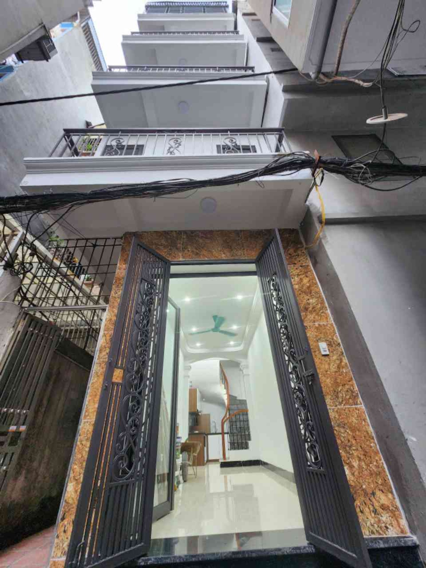 Bán nhà Tân Mai - diện tích 30m2 5 tầng - Lô góc siêu thoáng - giá 5,95 tỷ
