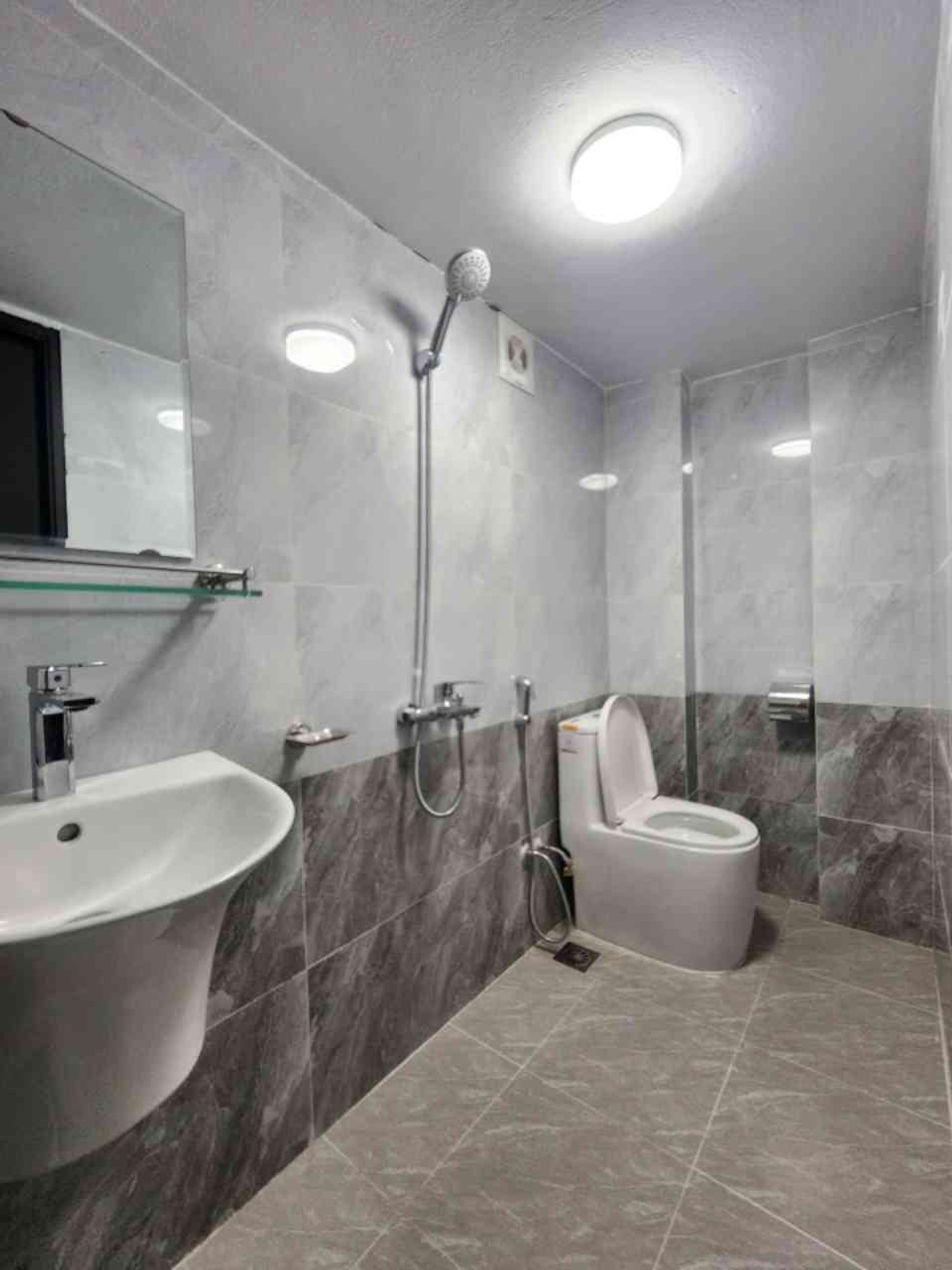 Bán nhà Tân Mai - diện tích 30m2 5 tầng - Lô góc siêu thoáng - giá 5,95 tỷ