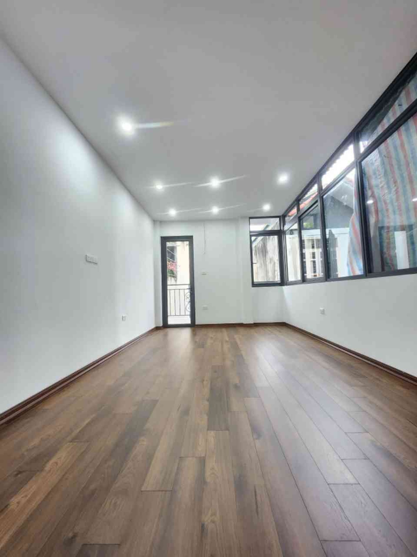 Bán nhà Tân Mai - diện tích 30m2 5 tầng - Lô góc siêu thoáng - giá 5,95 tỷ