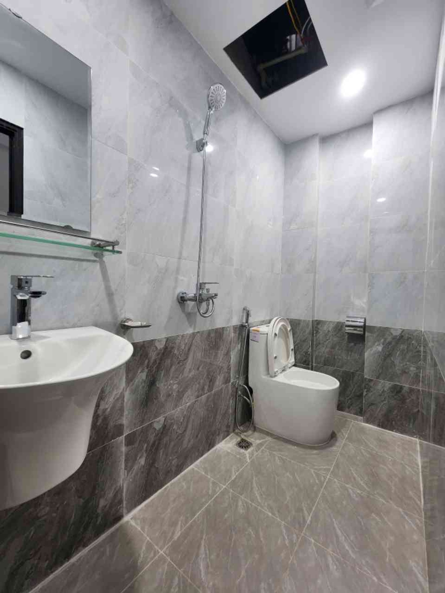 Bán nhà Tân Mai - diện tích 30m2 5 tầng - Lô góc siêu thoáng - giá 5,95 tỷ