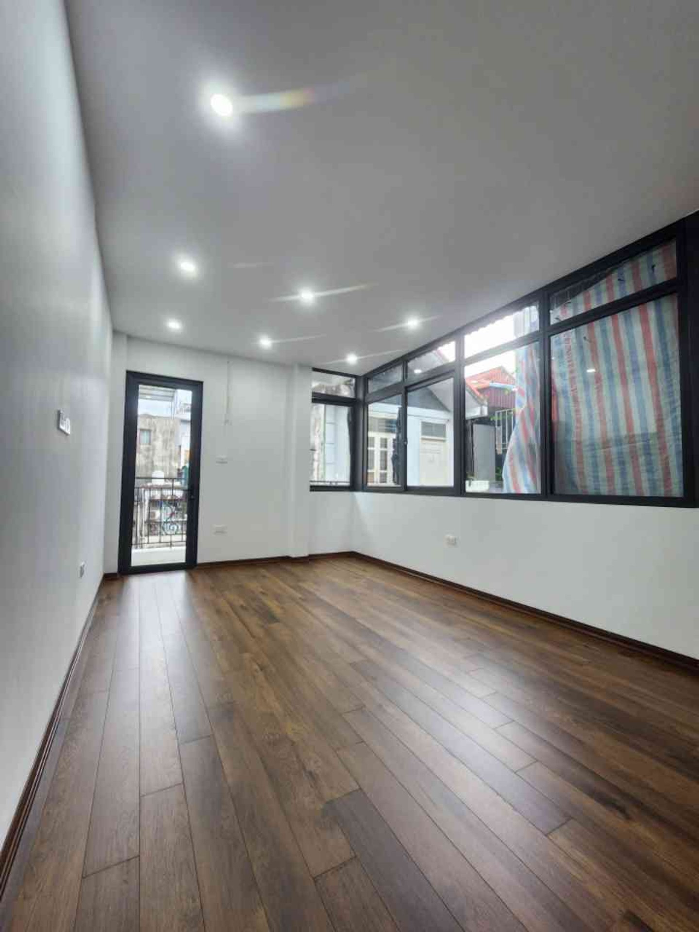Bán nhà Tân Mai - diện tích 30m2 5 tầng - Lô góc siêu thoáng - giá 5,95 tỷ