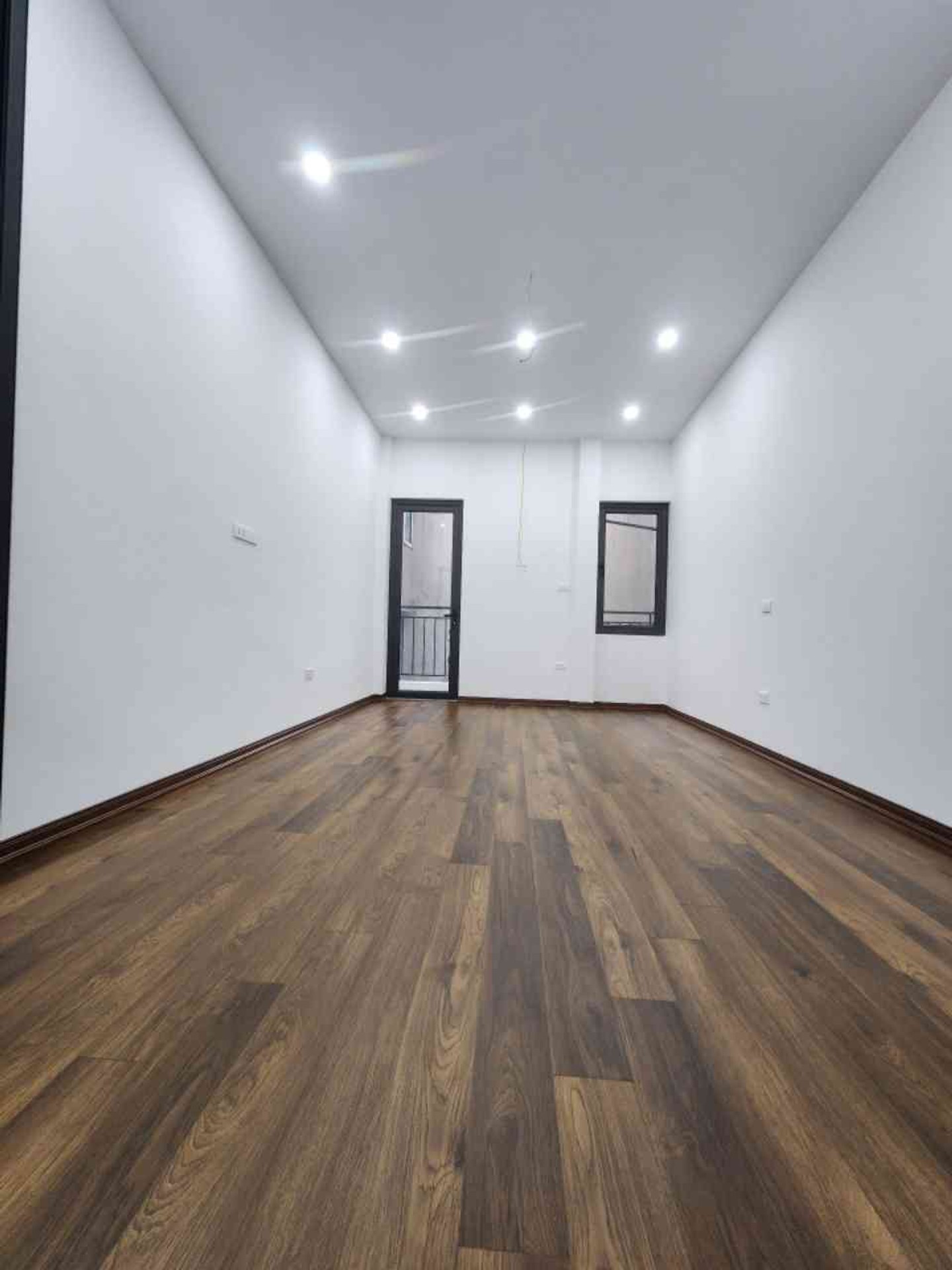 Bán nhà Tân Mai - diện tích 30m2 5 tầng - Lô góc siêu thoáng - giá 5,95 tỷ