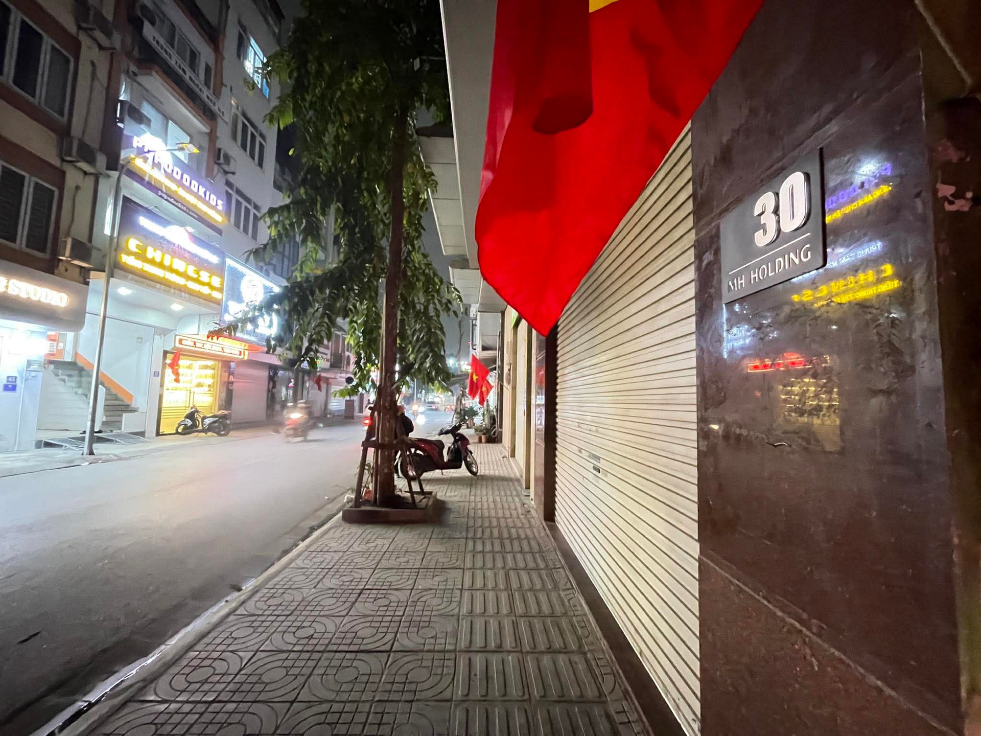 Bán nhà TƯỞNG DÂN BẢO - diện tích 97m2 8 tầng - Lô góc 3 mặt thoáng - giá 56 tỷ