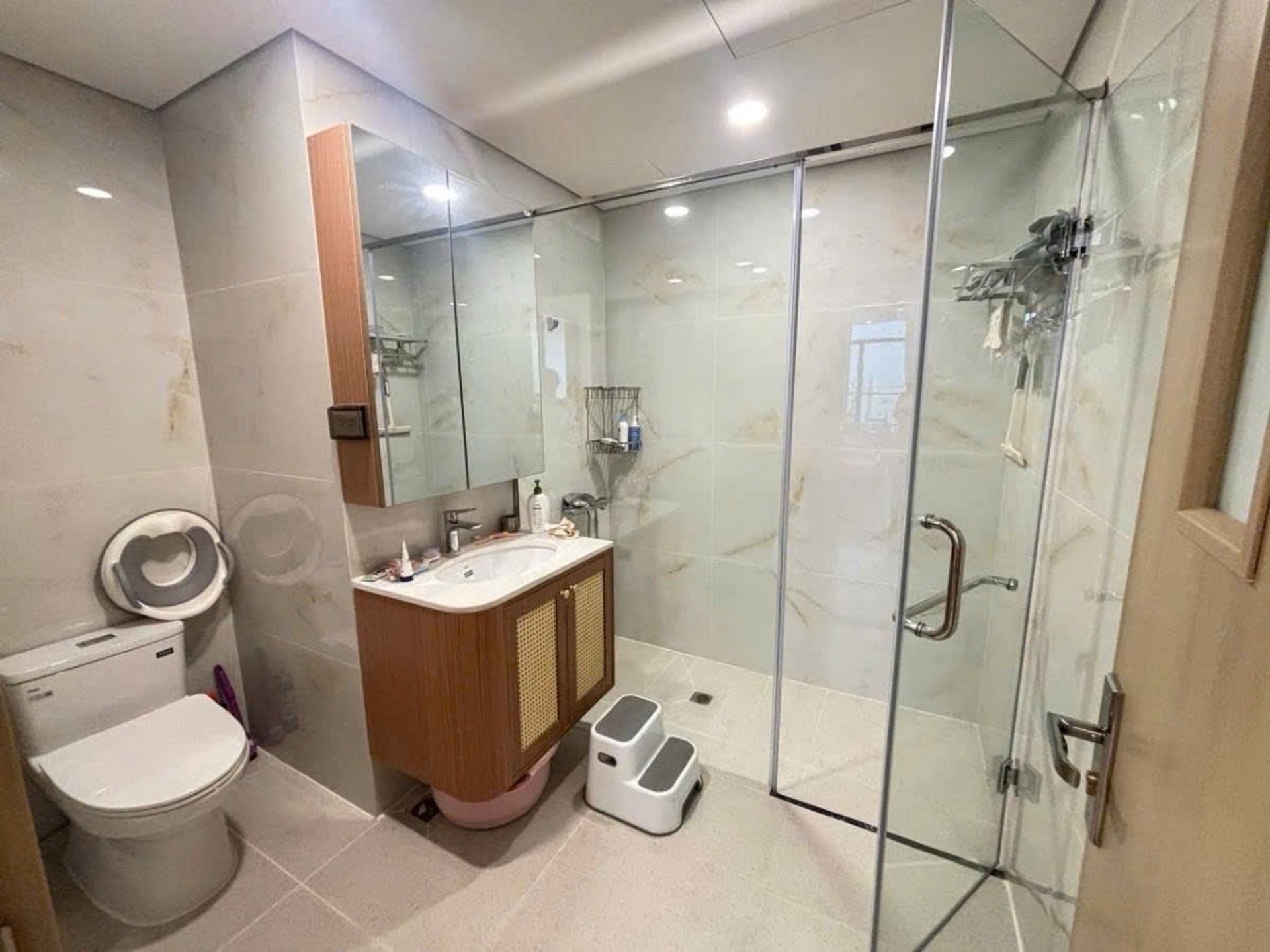 Bán nhà Nguỵ Như Kon Tum - diện tích 96m2 23 tầng - Nhà có ban công siêu rộng, ánh sáng tự nhiên tràn ngập - giá 9,2 tỷ