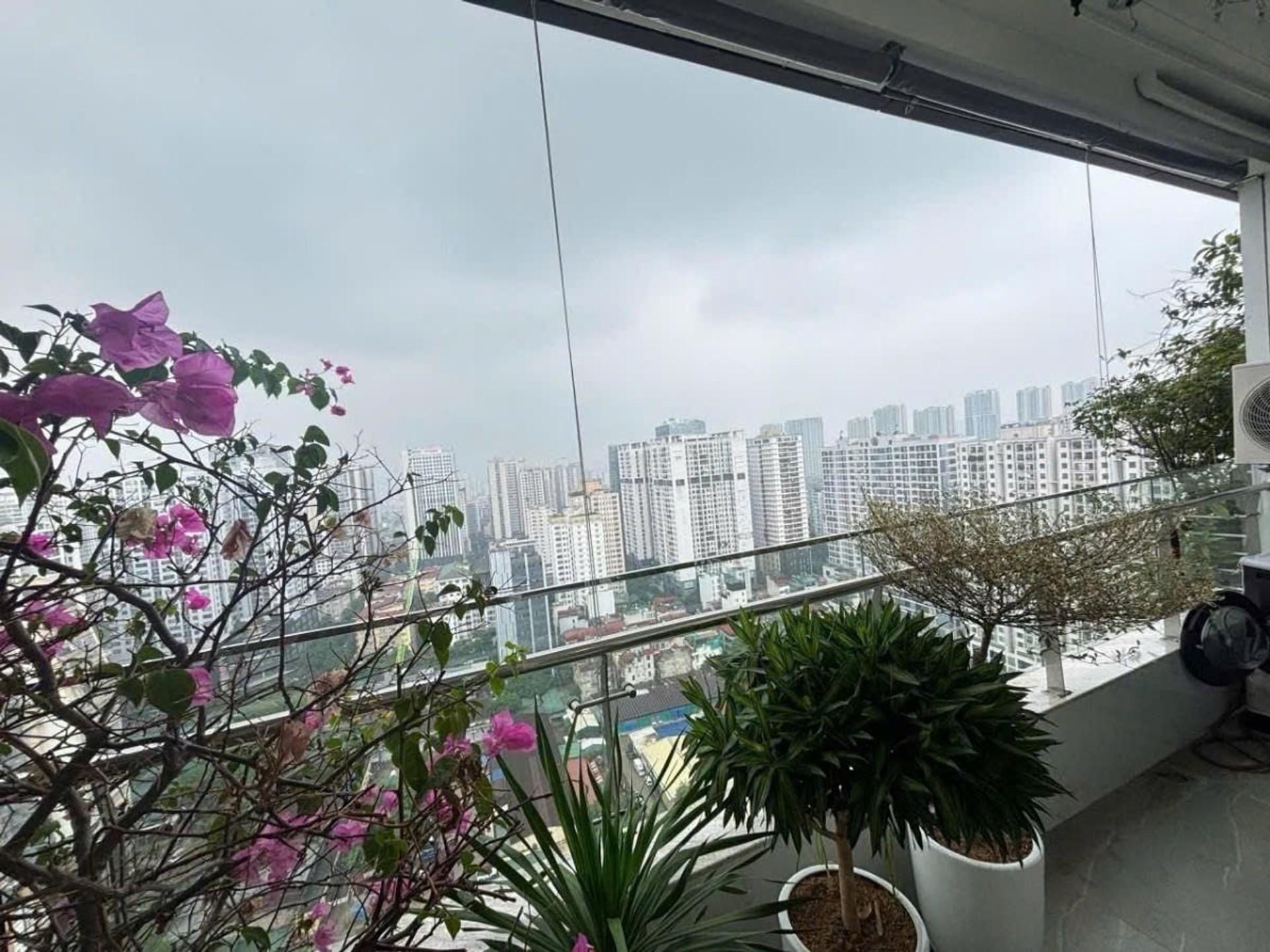 Bán nhà Nguỵ Như Kon Tum - diện tích 96m2 23 tầng - Nhà có ban công siêu rộng, ánh sáng tự nhiên tràn ngập - giá 9,2 tỷ