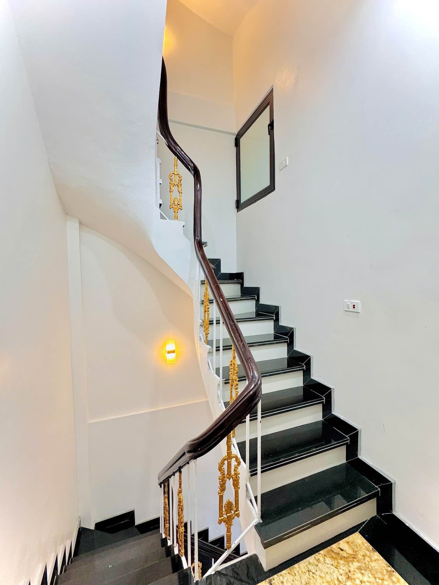 Bán nhà ngõ Quỳnh - diện tích 29m2 5 tầng - gần ô tô - giá 11,5 tỷ