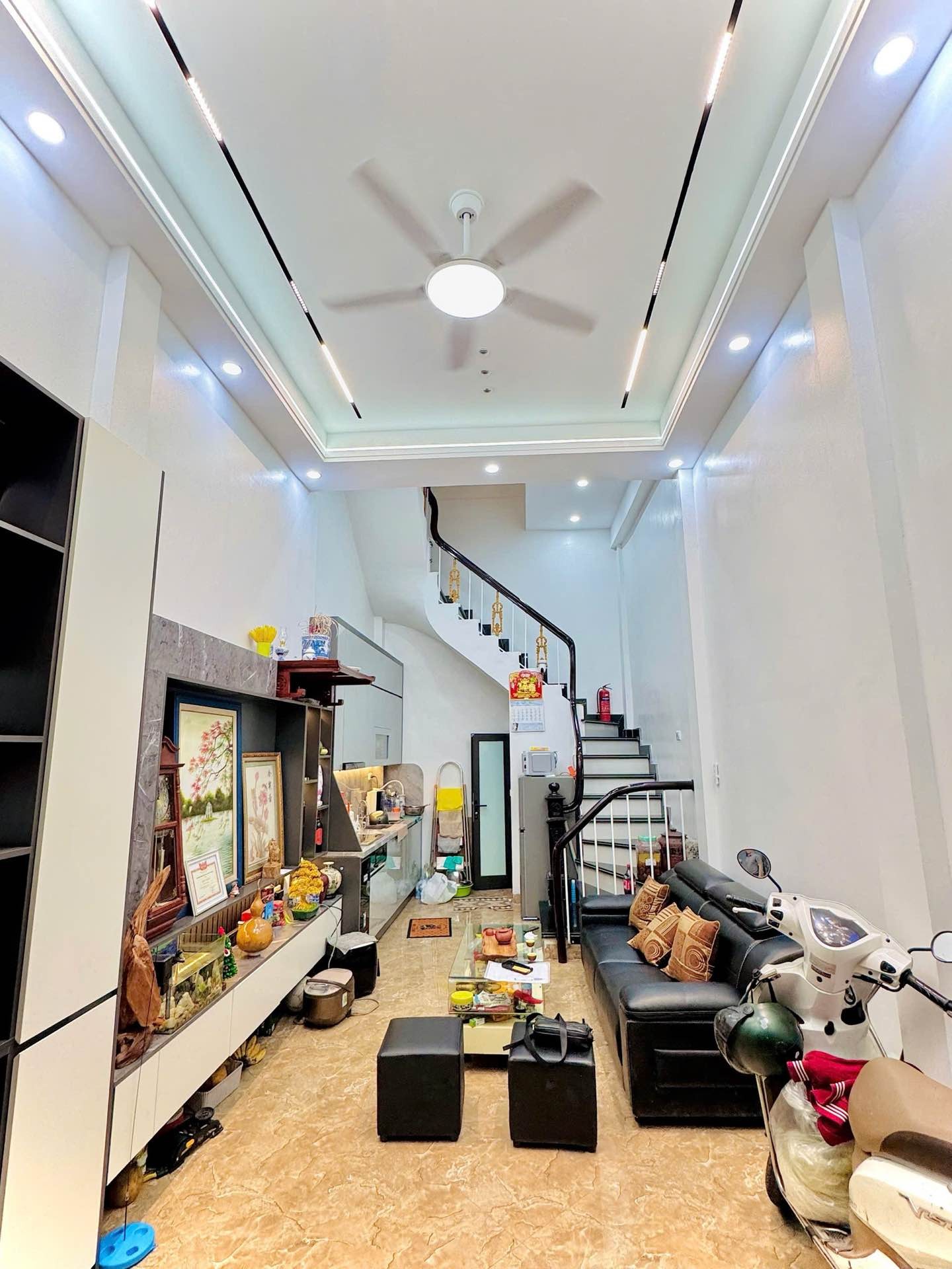 Bán nhà ngõ Quỳnh - diện tích 29m2 5 tầng - gần ô tô - giá 11,5 tỷ