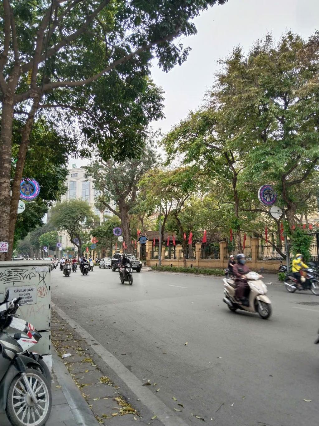 Bán nhà Hàng Bài - diện tích 2290m2 2 tầng - Lô góc 3 mặt thoáng - giá 2,29 tỷ