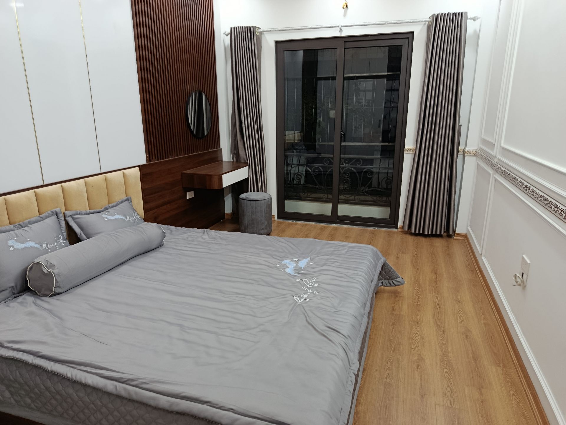 Bán nhà Đê Nguyễn Khoái - diện tích 30m2 5 tầng - Ô tô đỗ cổng - giá 7,25 tỷ