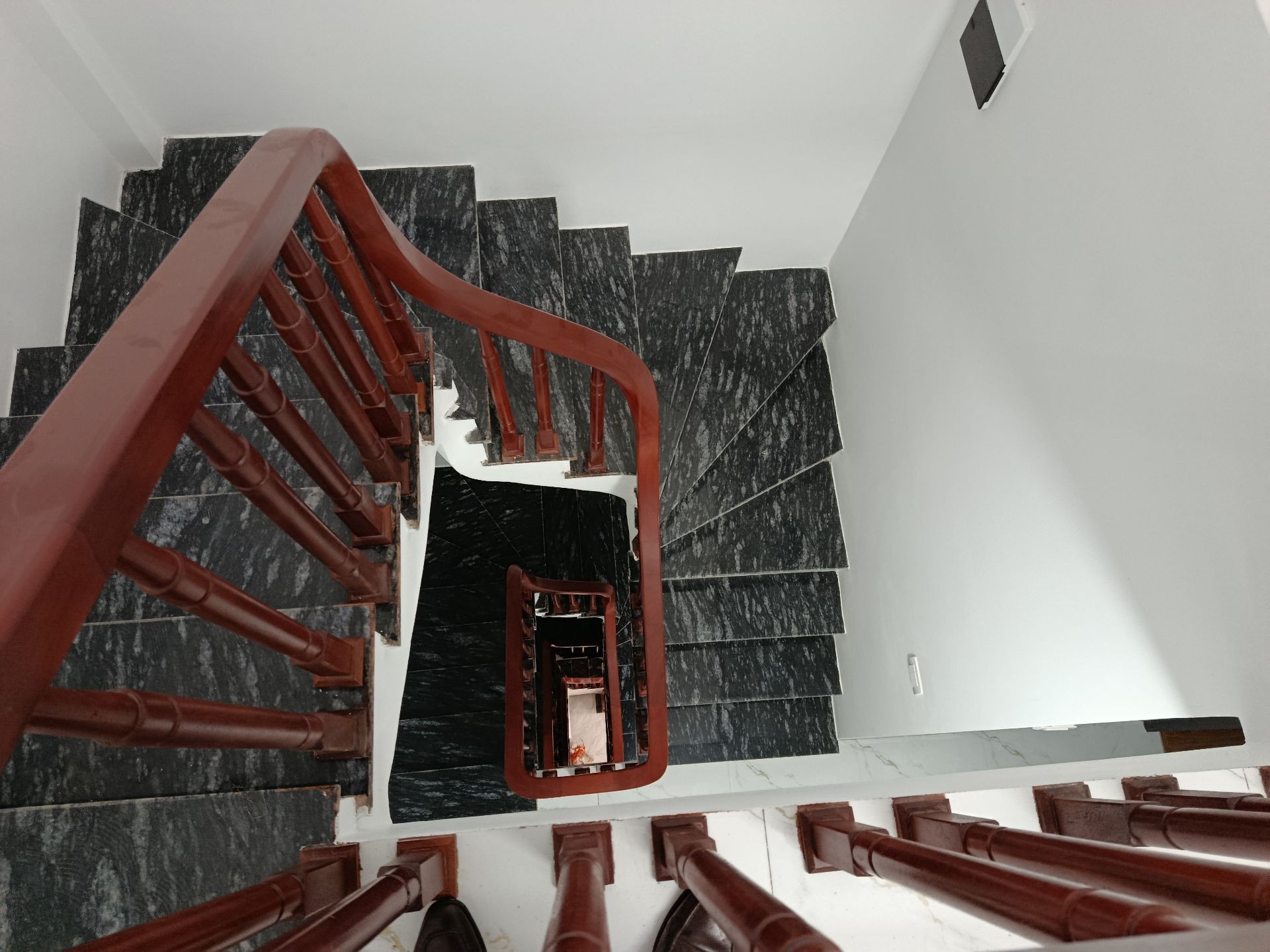 Bán nhà Đê Nguyễn Khoái - diện tích 30m2 5 tầng - Ô tô đỗ cổng - giá 7,25 tỷ