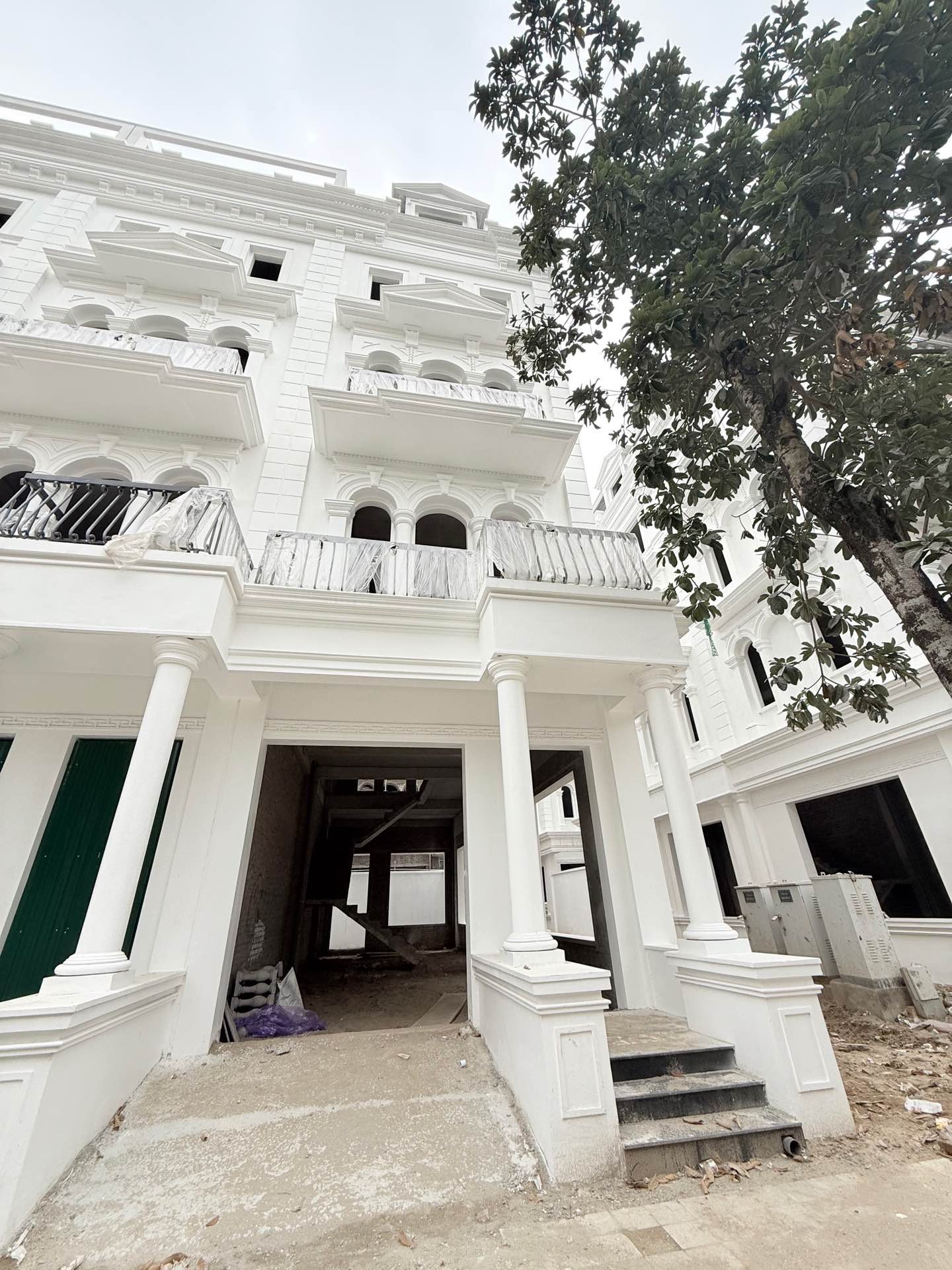 Bán nhà Ngõ 3 ô tô tránh - diện tích 100m2 5 tầng - Lô góc 3 mặt thoáng - giá 34,5 tỷ