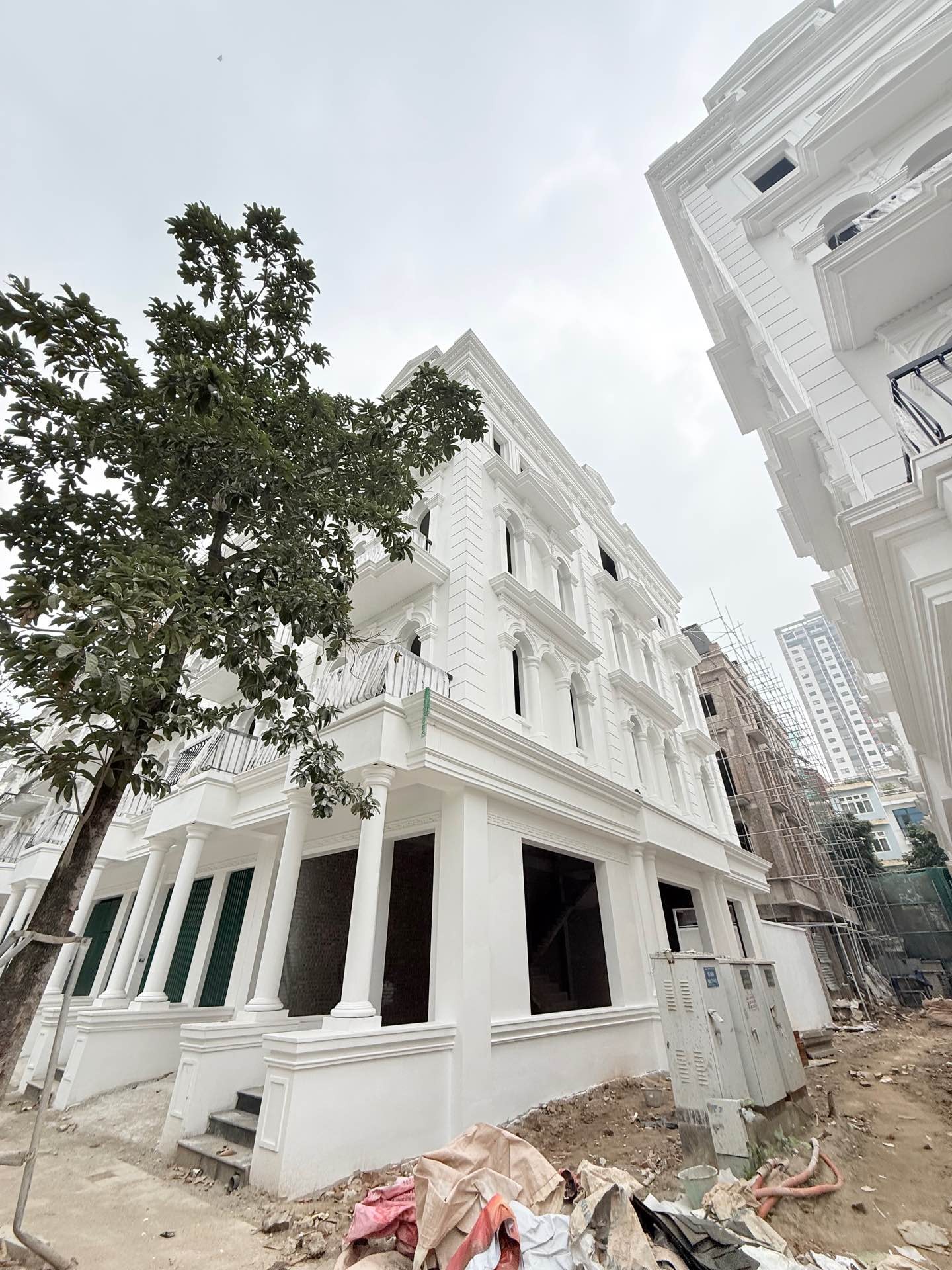 Bán nhà Ngõ 3 ô tô tránh - diện tích 100m2 5 tầng - Lô góc 3 mặt thoáng - giá 34,5 tỷ