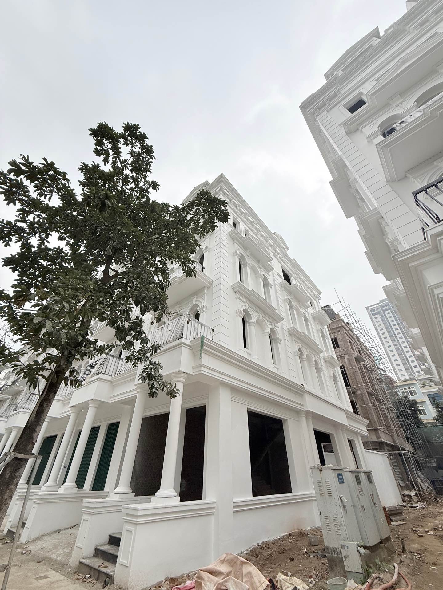 Bán nhà Ngõ 3 ô tô tránh - diện tích 100m2 5 tầng - Lô góc 3 mặt thoáng - giá 34,5 tỷ