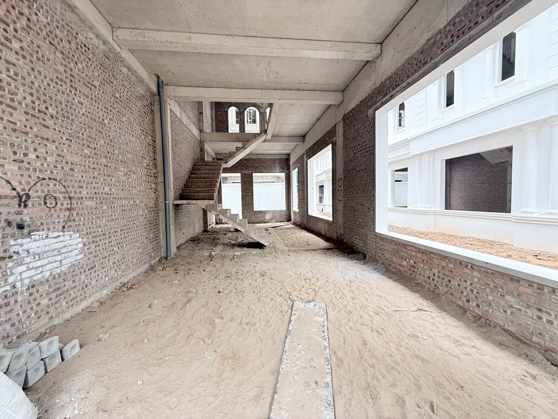 Bán nhà Ngõ 3 ô tô tránh - diện tích 100m2 5 tầng - Lô góc 3 mặt thoáng - giá 34,5 tỷ