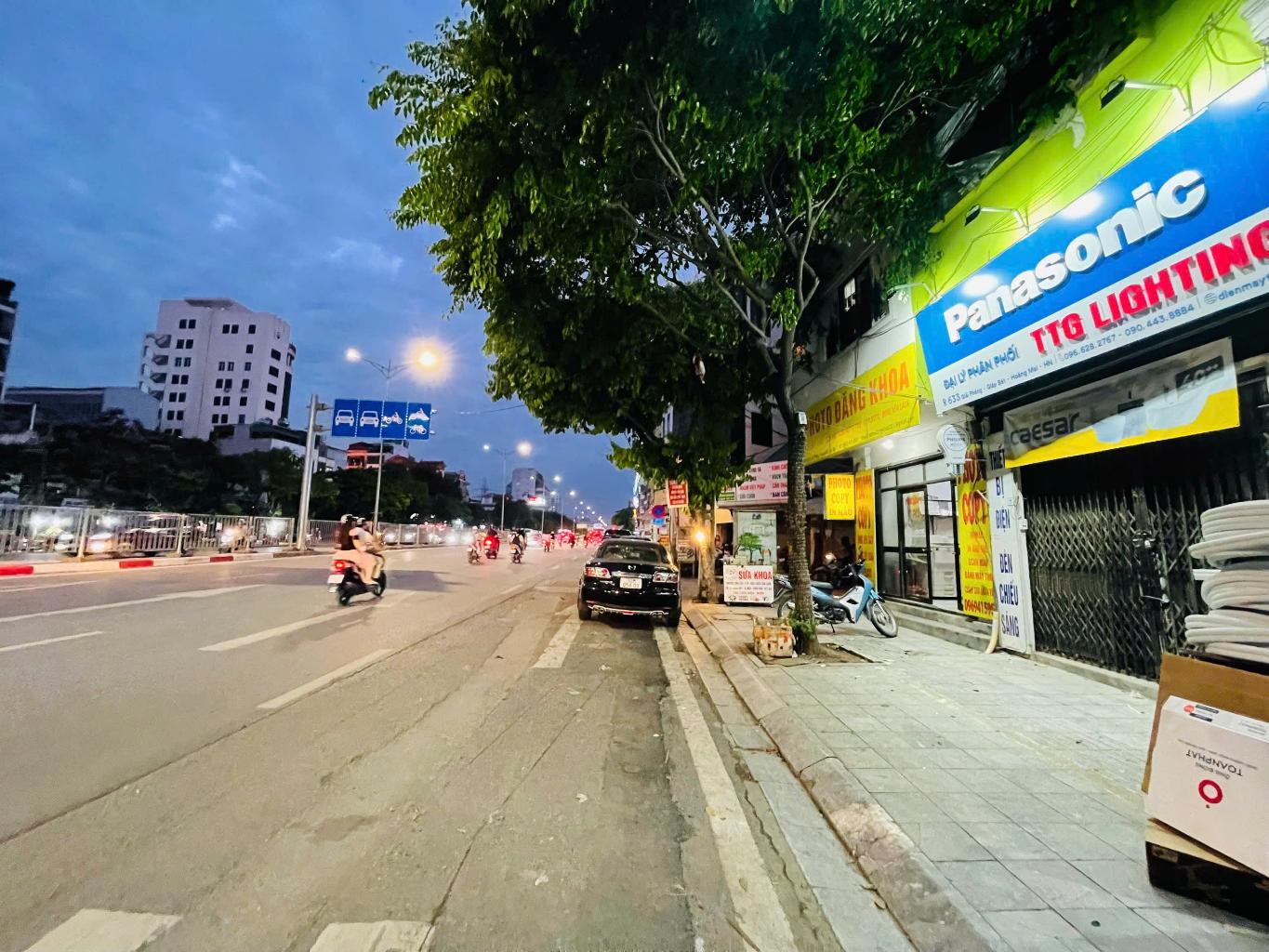 Bán nhà Giải Phóng - diện tích 43m2 3 tầng - Lô góc 3 thoáng - giá 16,5 tỷ