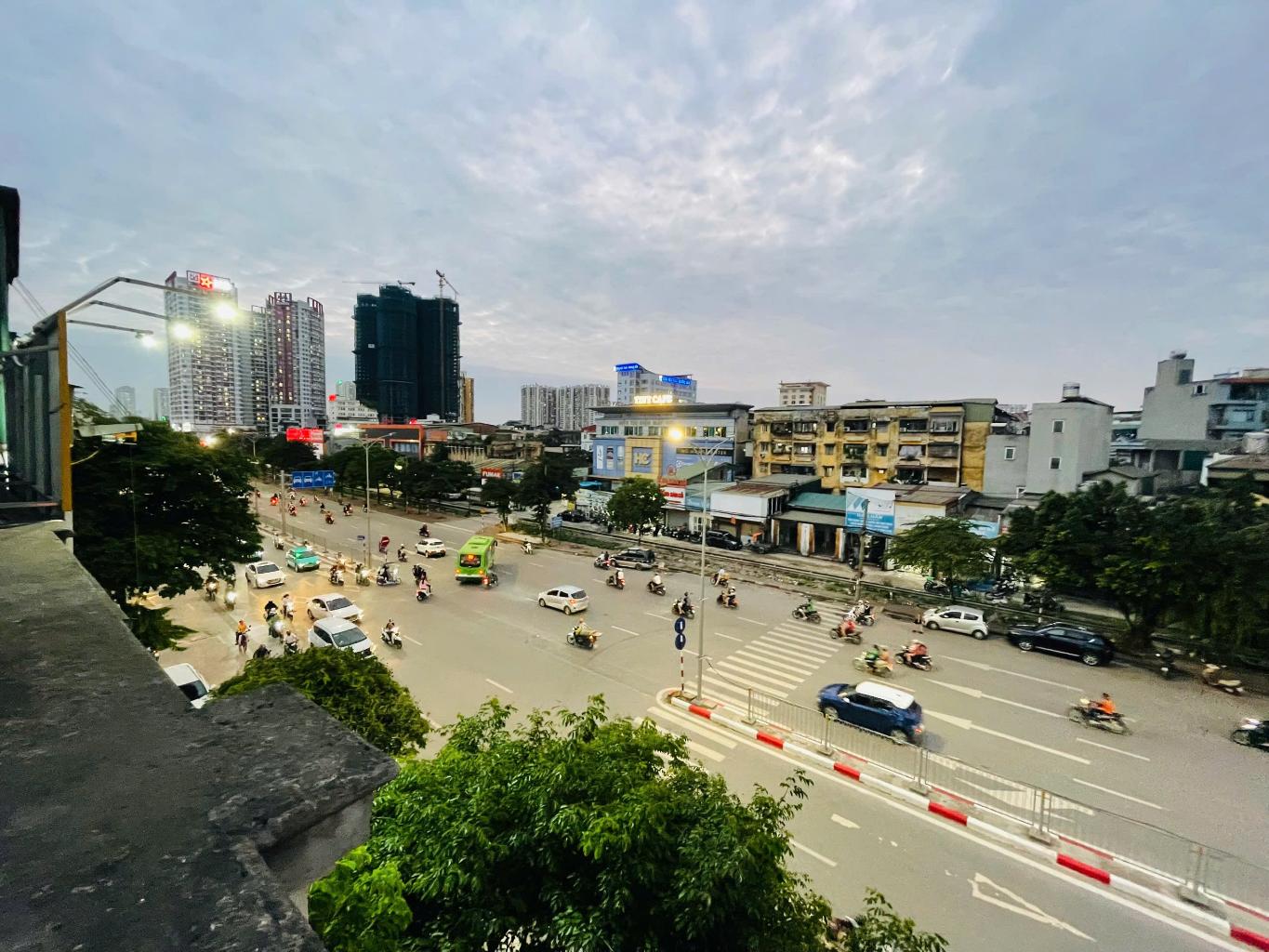 Bán nhà Giải Phóng - diện tích 43m2 3 tầng - Lô góc 3 thoáng - giá 16,5 tỷ