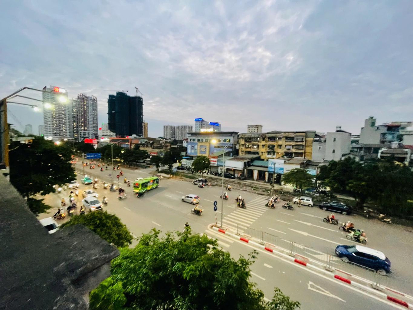 Bán nhà Giải Phóng - diện tích 43m2 3 tầng - Lô góc 3 thoáng - giá 16,5 tỷ