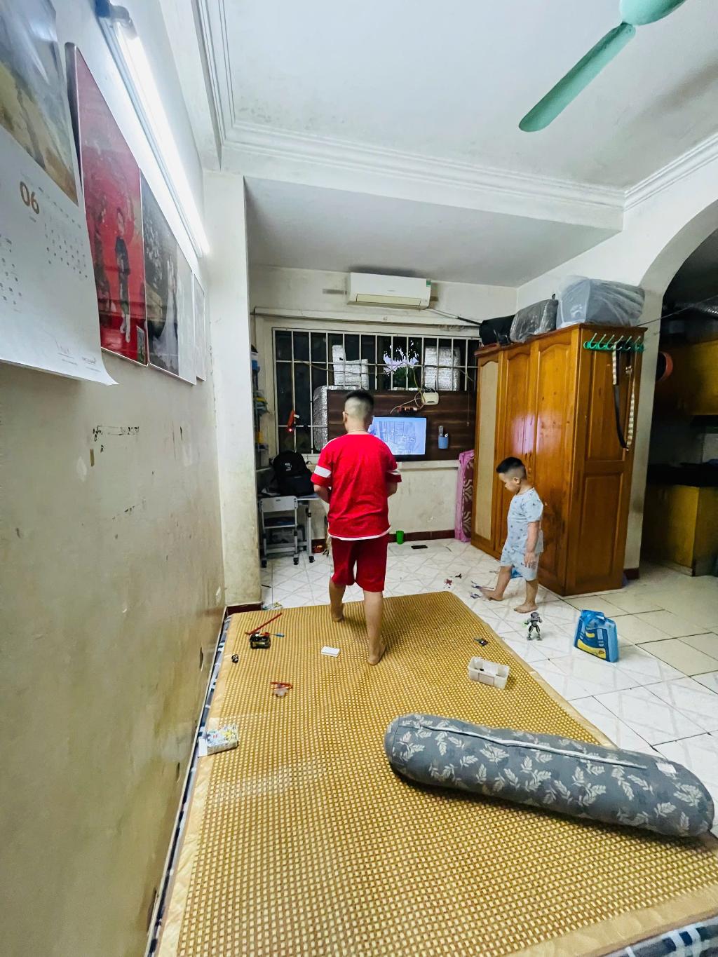 Bán nhà Giải Phóng - diện tích 43m2 3 tầng - Lô góc 3 thoáng - giá 16,5 tỷ