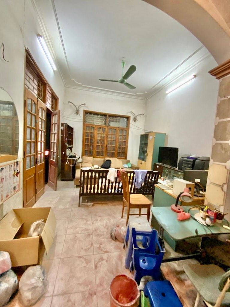 Bán nhà Giáp Bát - diện tích 180m2 4 tầng - Mặt phố kinh doanh sầm uất - giá 62 tỷ