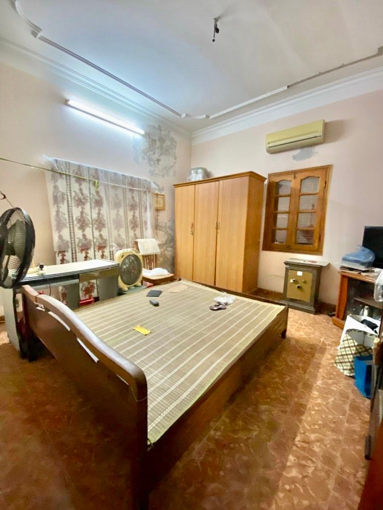 Bán nhà Giáp Bát - diện tích 180m2 4 tầng - Mặt phố kinh doanh sầm uất - giá 62 tỷ