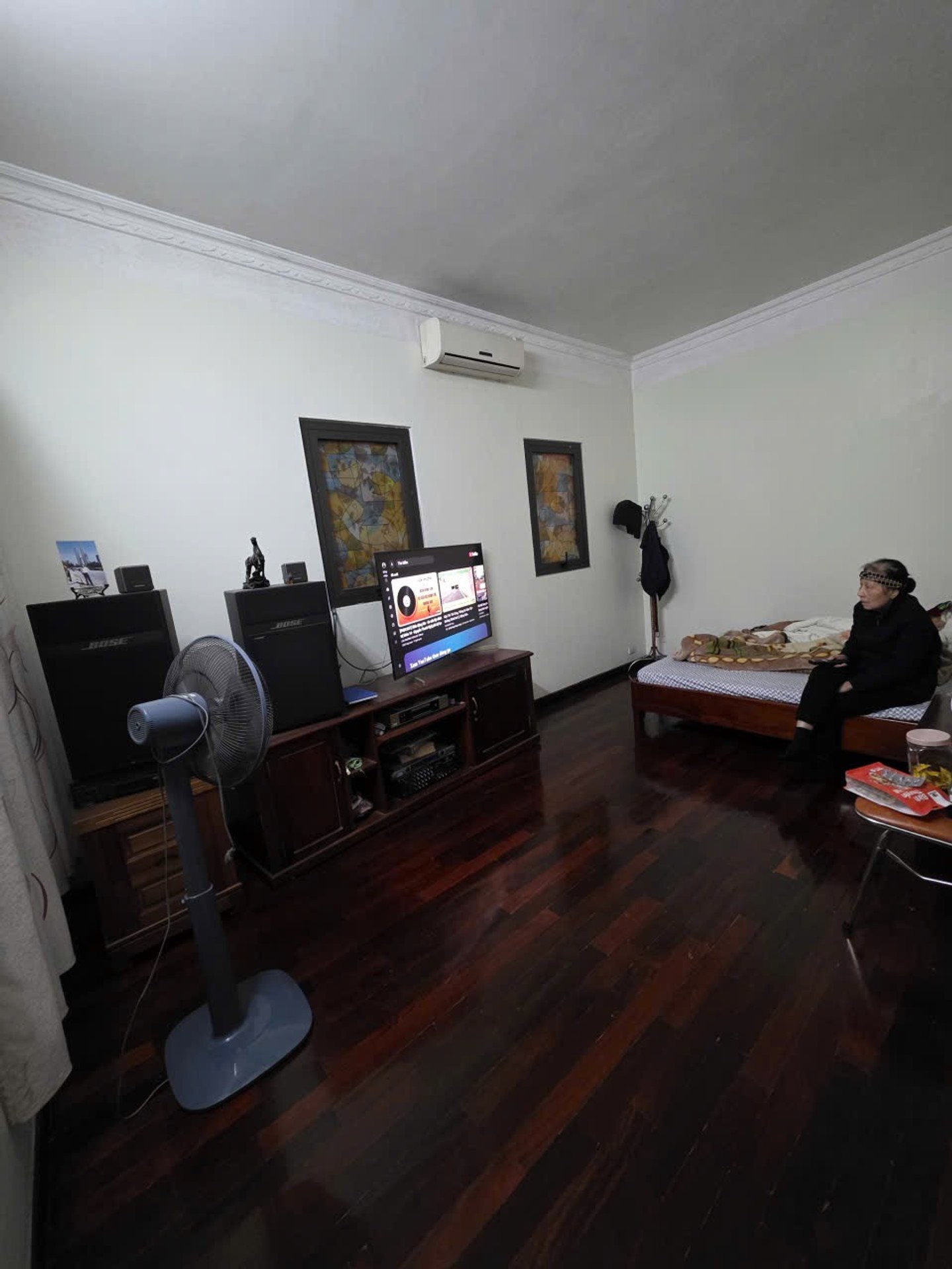 Bán nhà Nghi Tàm - diện tích 160m2 4 tầng - Lô góc 3 mặt thoáng - giá 61 tỷ