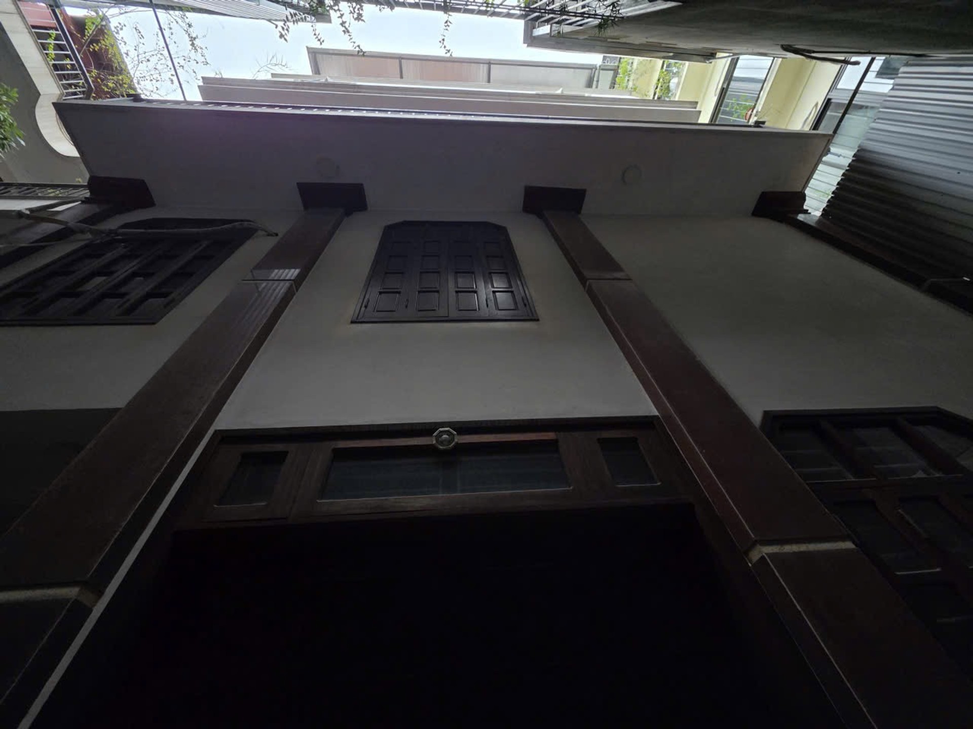 Bán nhà Nghi Tàm - diện tích 160m2 4 tầng - Lô góc 3 mặt thoáng - giá 61 tỷ