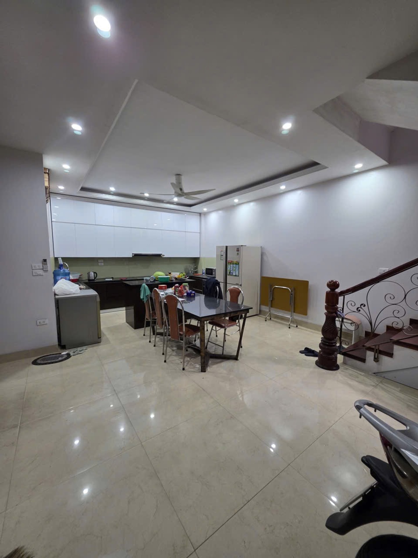 Bán nhà Nghi Tàm - diện tích 160m2 4 tầng - Lô góc 3 mặt thoáng - giá 61 tỷ