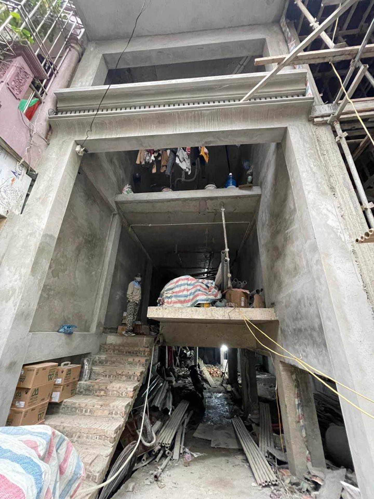 Bán nhà Đê La Thành - diện tích 83.5m2 7 tầng - Hẻm xe máy - giá 38,3 tỷ