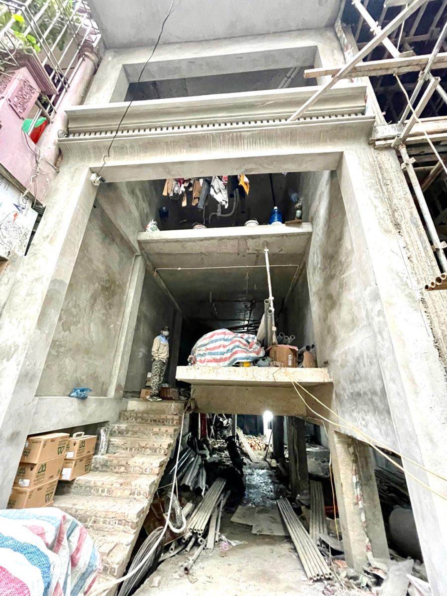 Bán nhà Đê La Thành - diện tích 83.5m2 7 tầng - Hẻm xe máy - giá 38,3 tỷ