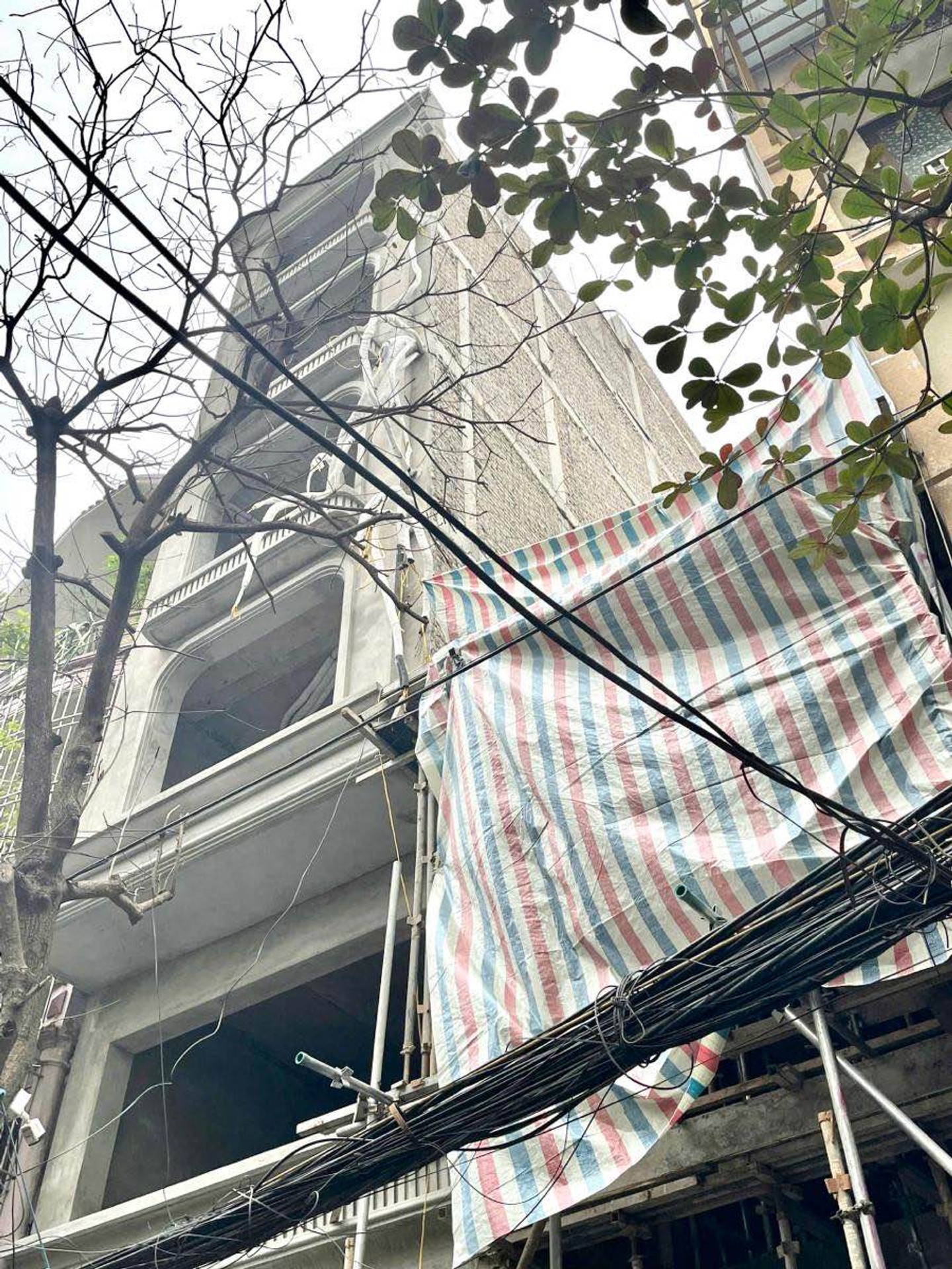 Bán nhà Đê La Thành - diện tích 83.5m2 7 tầng - Hẻm xe máy - giá 38,3 tỷ