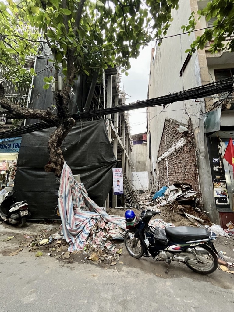 Bán nhà Đê La Thành - diện tích 83.5m2 7 tầng - Hẻm xe máy - giá 38,3 tỷ