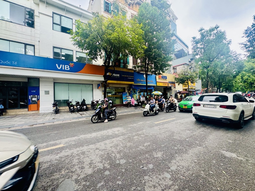 Bán nhà Lò Đúc - diện tích 251.3m2 4 tầng - Mặt phố, vỉa hè đá bóng - giá 224 tỷ