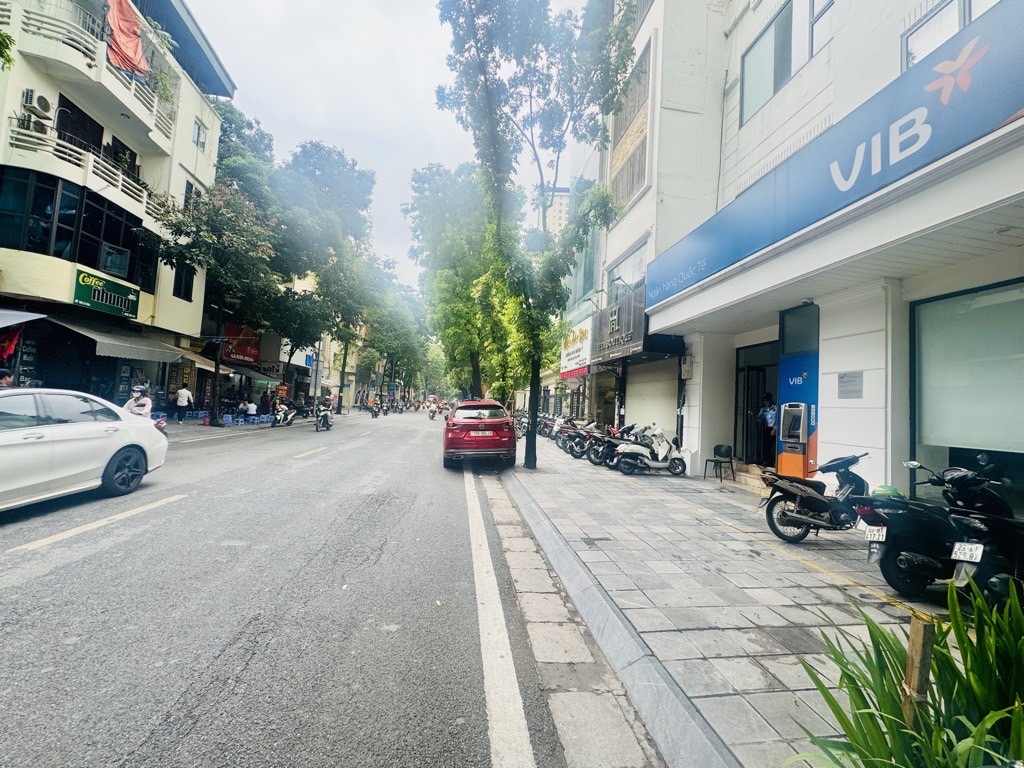 Bán nhà Lò Đúc - diện tích 251.3m2 4 tầng - Mặt phố, vỉa hè đá bóng - giá 224 tỷ