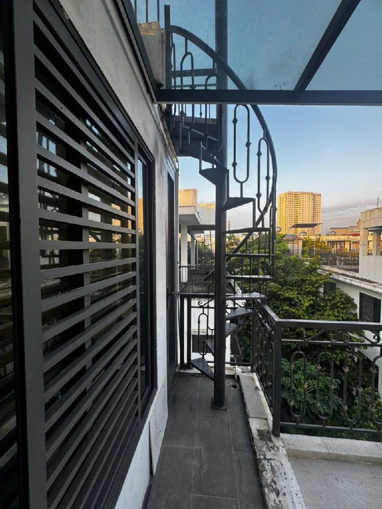 Bán nhà Ngõ 2 ô tô tránh - diện tích 134m2 4 tầng - Biệt thự liền kề VIP - giá 38 tỷ