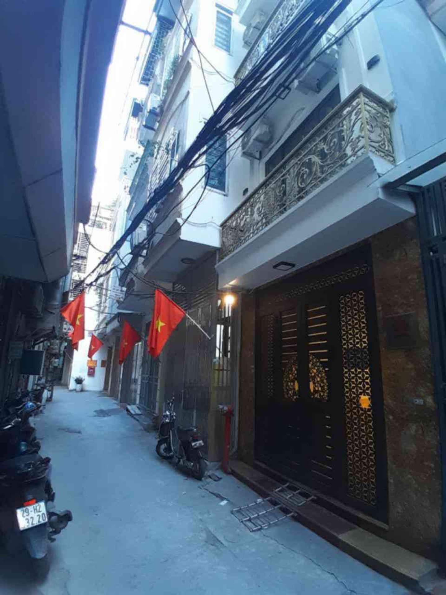 Bán nhà Phố 8/3 - diện tích 93m2 6 tầng - ô tô vào tận nhà - giá 25 tỷ