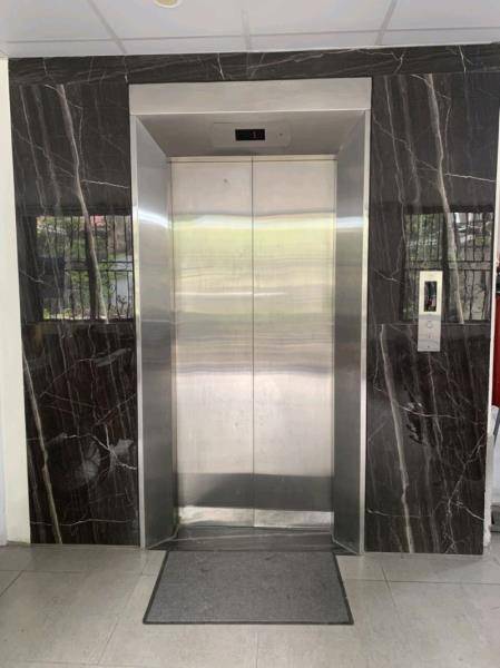 Bán nhà Chương Dương Độ - diện tích 94m2 6 tầng - Tòa chung cư mini 6 tầng thang máy - giá 36 tỷ