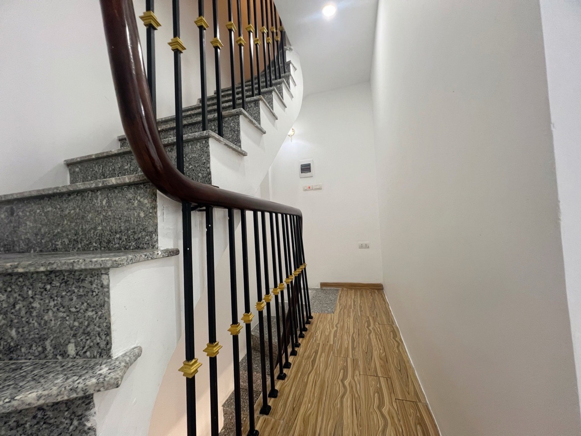 Bán nhà Mạc Thị Bưởi - diện tích 16m2 4 tầng - Ô tô đỗ cửa - giá Nhỉnh 4 tỷ